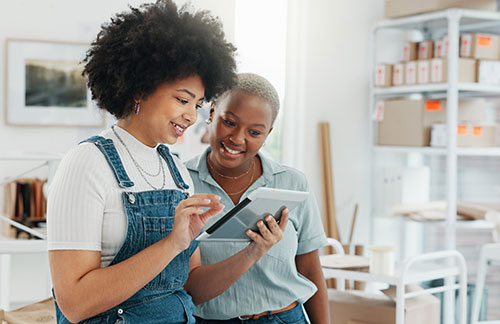 Women looking at e-commerce webshop